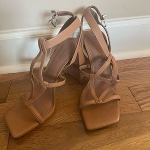 Gianni Bini tan heels 10m